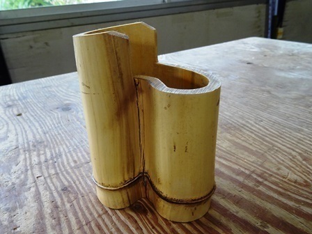 竹で作った花筒